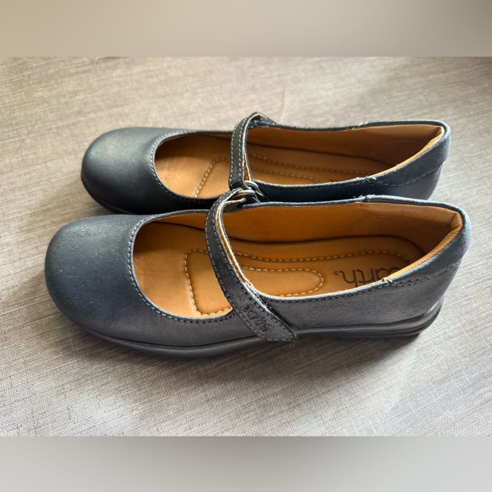 Earth Women's Navy Tose Mary Jane Flat 7.5 Medium Like New